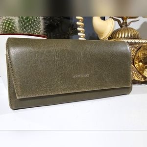 Matt & Nat Vera Wallet